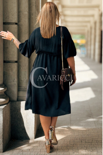 Czarna sukienka plus size SAVINA z falbanami i wiązaniem