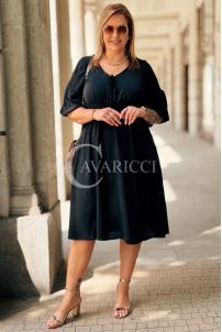 Czarna sukienka plus size SAVINA z falbanami i wiązaniem