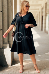 Czarna sukienka plus size SAVINA z falbanami i wiązaniem