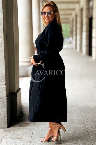 Schwarzes Plus-Size-Kleid GRETA mit Goldknöpfen | Midi