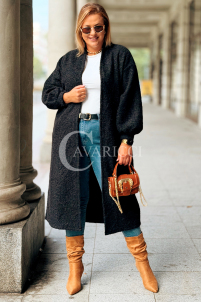 JOSEFINE Langer Strickmantel Schwarz – Locker & Stylisch