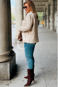 INGRID Zamszowa Marynarka Plus Size – Elegancja Beż