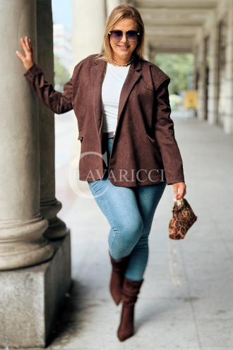 INGRID Zamszowa Marynarka Plus Size – Elegancja w Czekoladzie