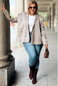 INGRID Zamszowa Marynarka Plus Size – Elegancja Fango