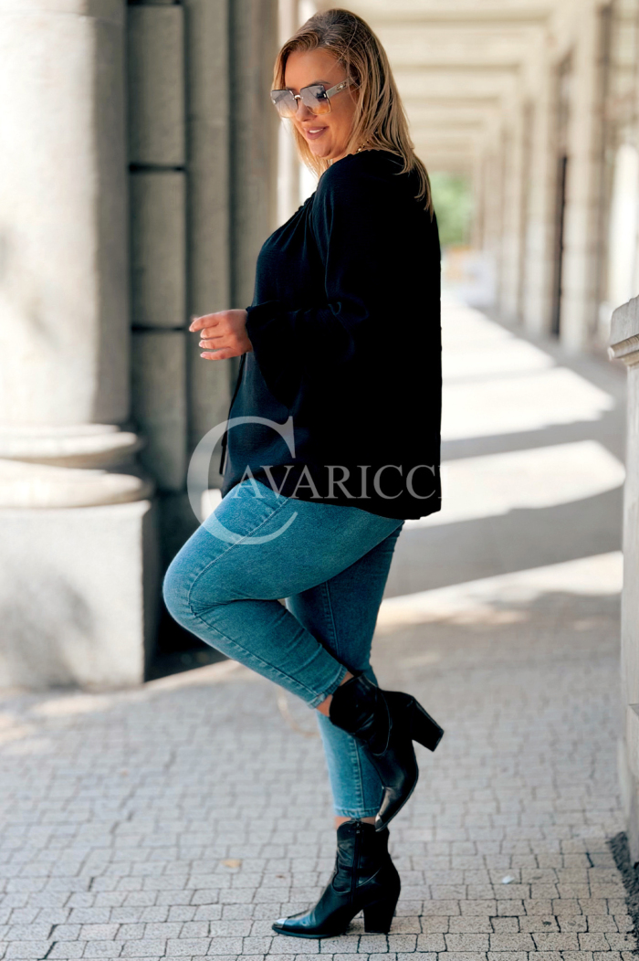 BEATRIX Schwarze Bluse mit Gummiband & Bindung vorne