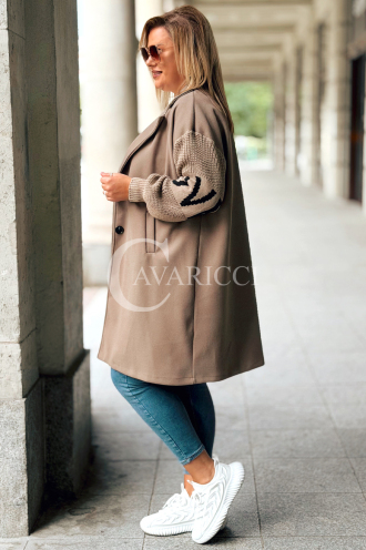 MARLENE Flauschjacke mit Strickärmeln in Fango – Elegant