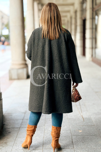 ERIKA Eleganter Bouclé-Mantel in Khaki mit Knöpfen