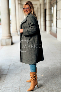 ERIKA Eleganter Bouclé-Mantel in Khaki mit Knöpfen