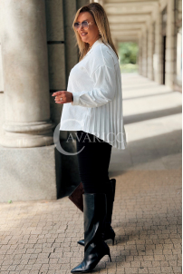 ROMILDA Hemdbluse mit Plissee-Rücken in Ecru