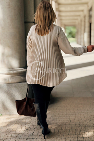 Beige Bluse ROMILDA mit Plissé-Rücken & Knöpfen
