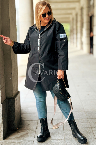Schwarze Parka SALLY mit Kapuze & Aufgerolltem Ärmel