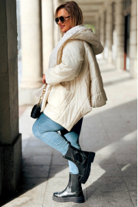 DAISY Gesteppte Kapuzenjacke in Ecru – Warm und Modisch