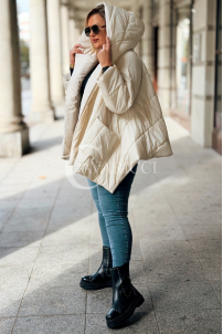 DAISY Gesteppte Kapuzenjacke in Ecru – Warm und Modisch