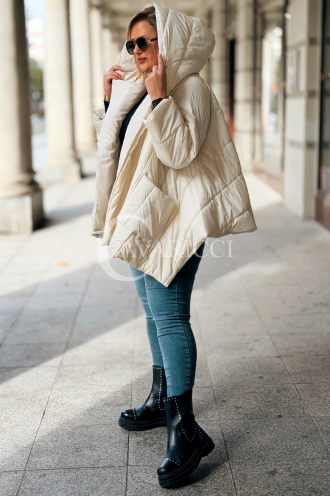 DAISY Gesteppte Kapuzenjacke in Ecru – Warm und Modisch