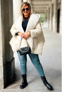 DAISY Gesteppte Kapuzenjacke in Ecru – Warm und Modisch