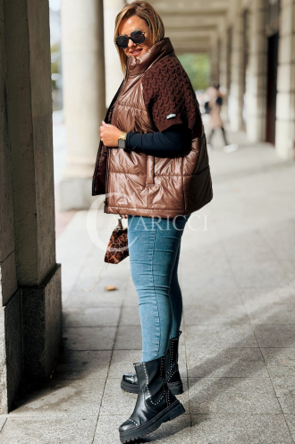 Schokoladenfarbene Steppweste Plus Size mit Strickärmeln
