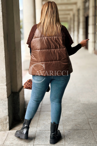 Schokoladenfarbene Steppweste Plus Size mit Strickärmeln