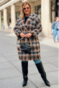 HEIDI Karierter Plus Size Mantel in Schokolade | Knöpfe