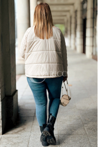 IRMINA Gesteppte Übergröße-Jacke mit Strickärmeln | Beige