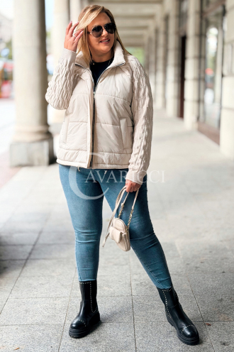 IRMINA Gesteppte Übergröße-Jacke mit Strickärmeln | Beige