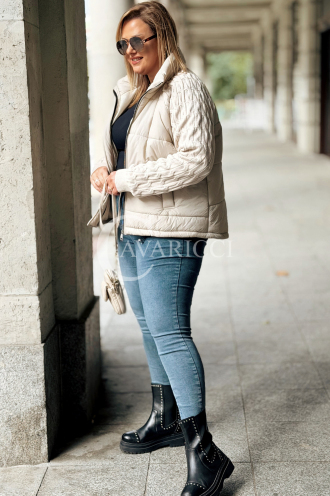 IRMINA Gesteppte Übergröße-Jacke mit Strickärmeln | Beige