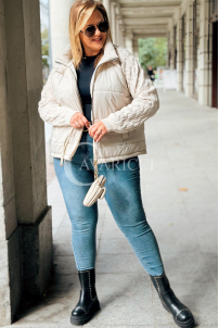 IRMINA Gesteppte Übergröße-Jacke mit Strickärmeln | Beige
