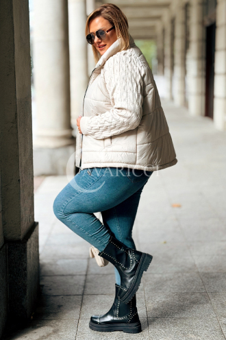 IRMINA Gesteppte Übergröße-Jacke mit Strickärmeln | Beige