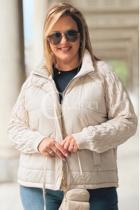 IRMINA Gesteppte Übergröße-Jacke mit Strickärmeln | Beige