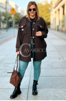 WERA Übergröße Bouclé-Jacke mit Knöpfen, Taschen und Aufnäher in Schokoladenbraun