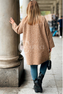 CASSANDRA Oversize-Mantel in Karamell – Elegant & Weich