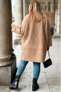 CASSANDRA Oversize-Mantel in Karamell – Elegant & Weich