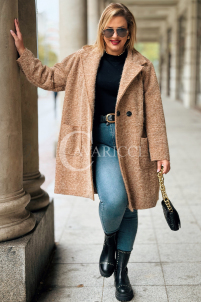 CASSANDRA Oversize-Mantel in Karamell – Elegant & Weich