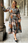 CAMILLA Maxi-Kleid in Großen Größen mit Stehkragen und Gummizug in der Taille in Grün