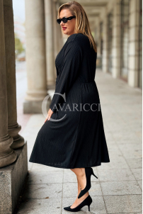 DAPHNE Plus-Size Kleid Schwarz mit Raffung & V-Ausschnitt