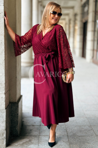 LILIANA Langes Spitzenkleid Plus Size in Bordeauxrot