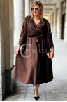 LILIANA Langes Kleid Plus Size Spitzen-Wickelausschnitt Taillengürtel in Schokoladenbraun