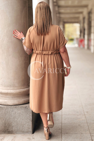 Kleid in Karamell – Große Größen | Cavaricci.de