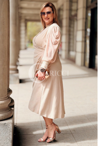 Kleid in Beige – Große Größen | Cavaricci.de