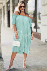 Kleid AGNES – Plissiertes Off-Shoulder-Kleid mit Gummizug, Lockere Passform zur Kaschierung von Bauch und Hüften, Farbe Türkis