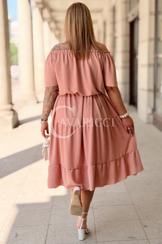 Kleid ALTEA – Schulterfrei mit Volant-Saum in Rosa