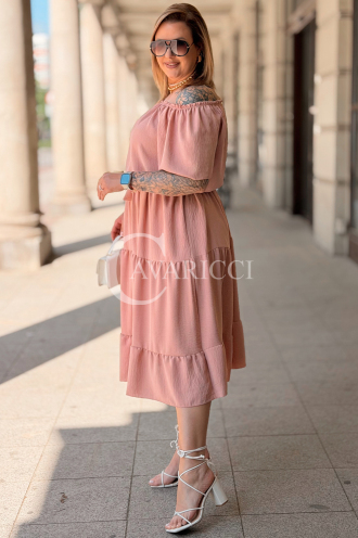 Kleid ALTEA – Schulterfrei mit Volant-Saum in Rosa