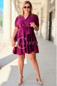 Kleid FLAMINIA – Wickelausschnitt & Volant in Purpur