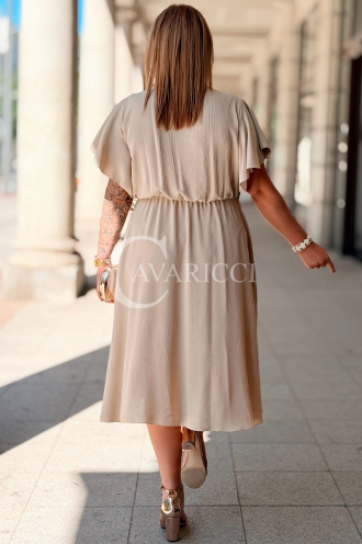 Kleid FIORELLA Beige – Asymmetrischer Saum & Wickelausschnitt