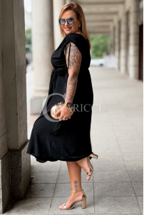 TUNIA Sommerkleid Schwarz mit Rose – Elegant & Bequem