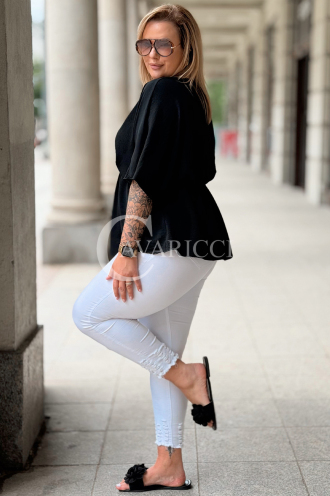 Bluse BARBARA Plus Size – Schwarz, kaschierend & feminin