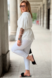 Bluse BARBARA Ecru – Plus Size mit Wickelausschnitt