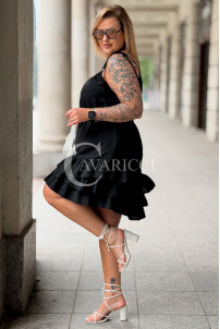 XENIA Sommerkleid Schwarz – Volants & Bindegürtel