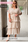 Premium Kleid XELLA – Plissiertes Midikleid mit Wickelausschnitt und mehrlagigem Saum Farbe Beige