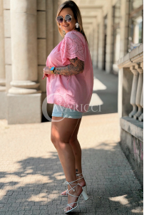 Bluse Dalila Rosa – Ajour-Stickerei & feminine Silhouette