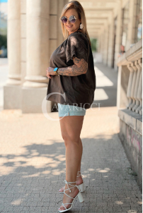 Bluse DALILA – Ajour-Stickerei & femininer Schnitt